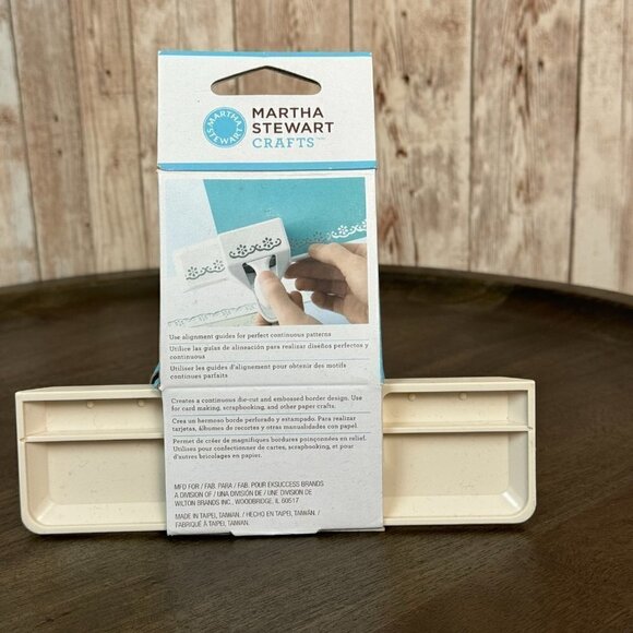 Martha Stewart Crafts Edge Punch Daisy - Picture 4 of 7